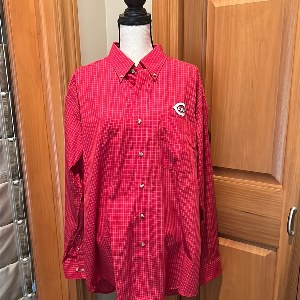 Men’s Antigua Cincinnati Reds Button Down Shirt